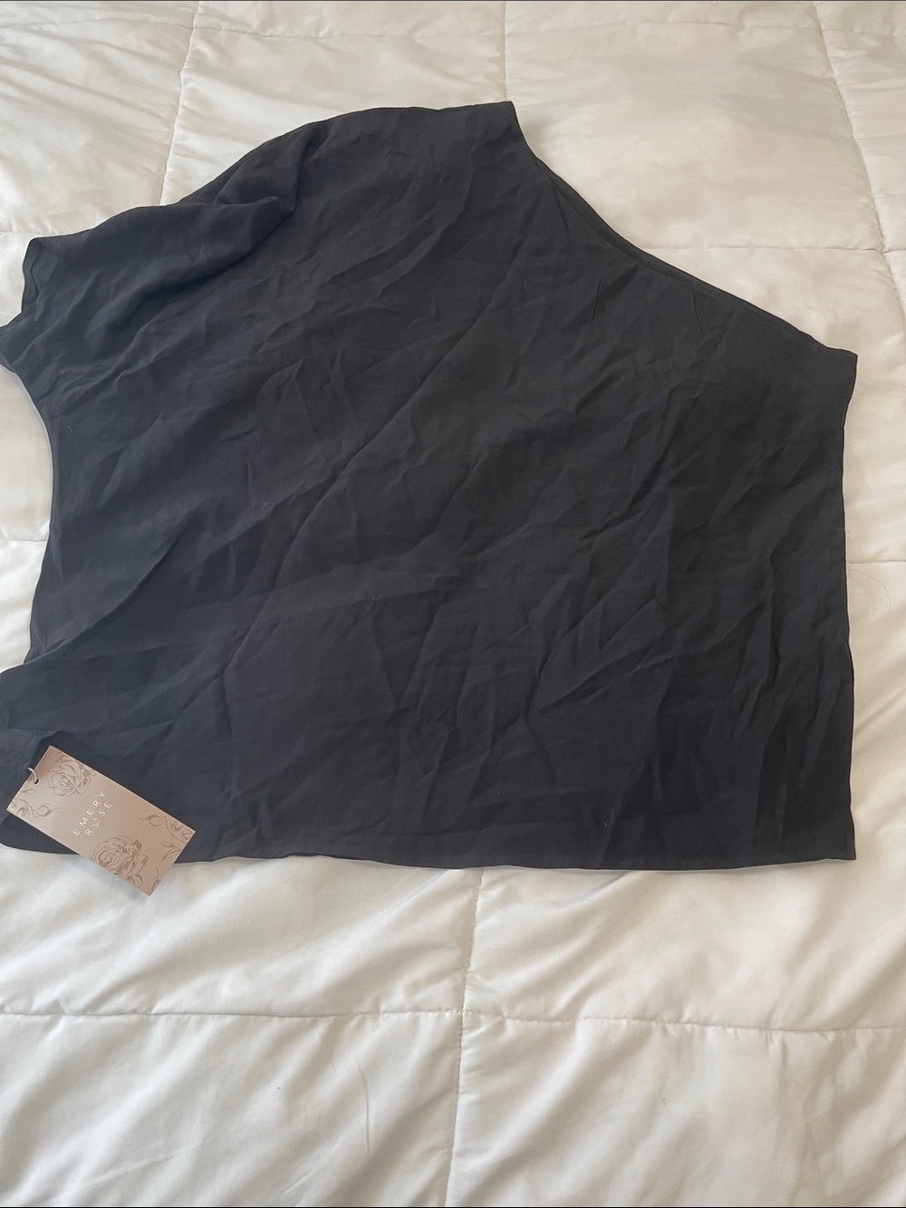 Emery Rose Black One-Shoulder Crop Top